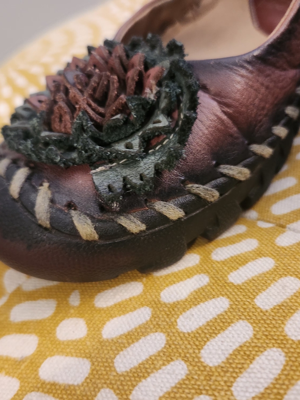 L'Artiste Hibiscae Mary Jane Flats w/ Floral Applique. US Size 7 - Picture 9 of 15